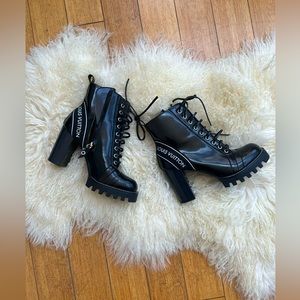 LOUIS VUITTON booties